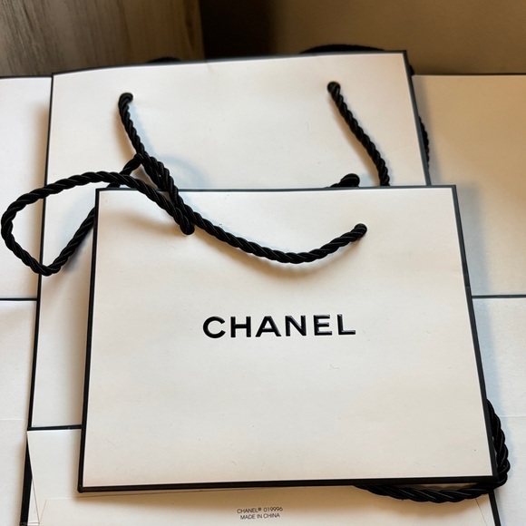 Chanel White Shopping Bag - Picture 2 of 2